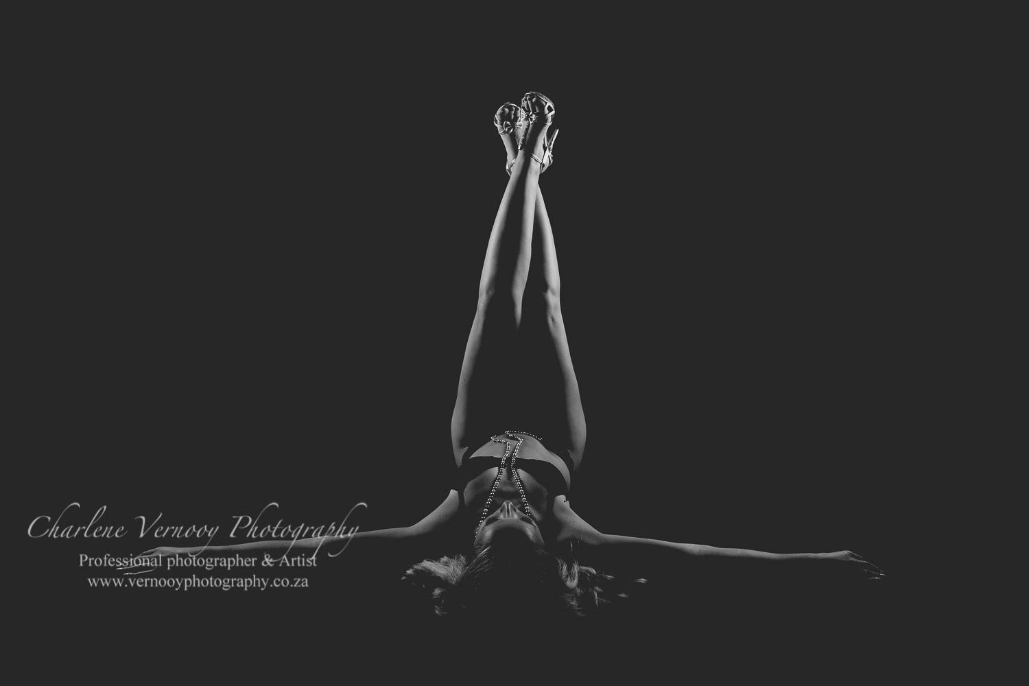 JE_24bw-min